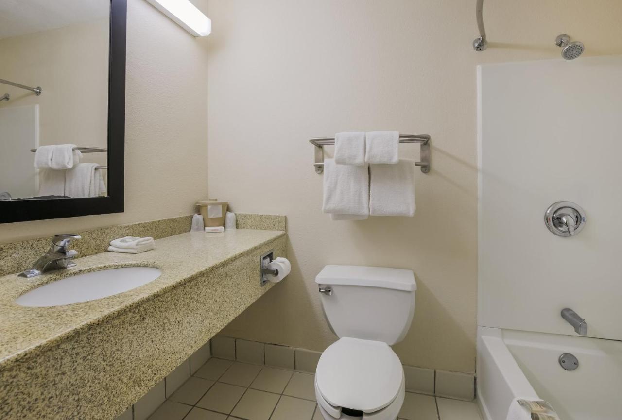 Red Roof Inn & Suites Knoxville East Buitenkant foto