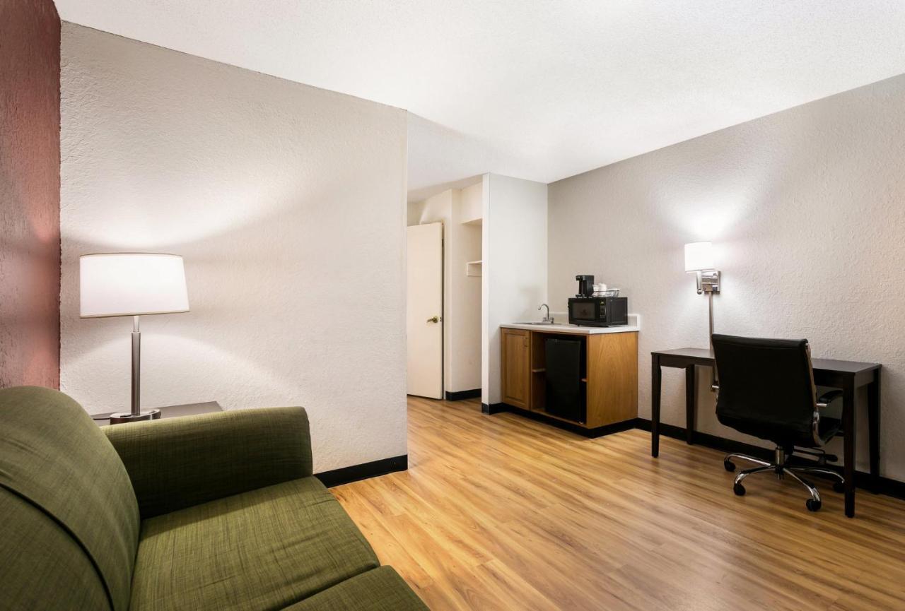 Red Roof Inn & Suites Knoxville East Buitenkant foto