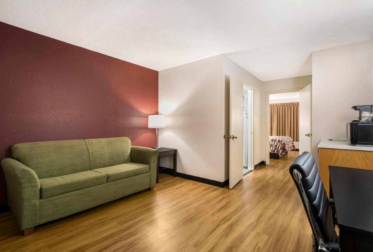 Red Roof Inn & Suites Knoxville East Buitenkant foto