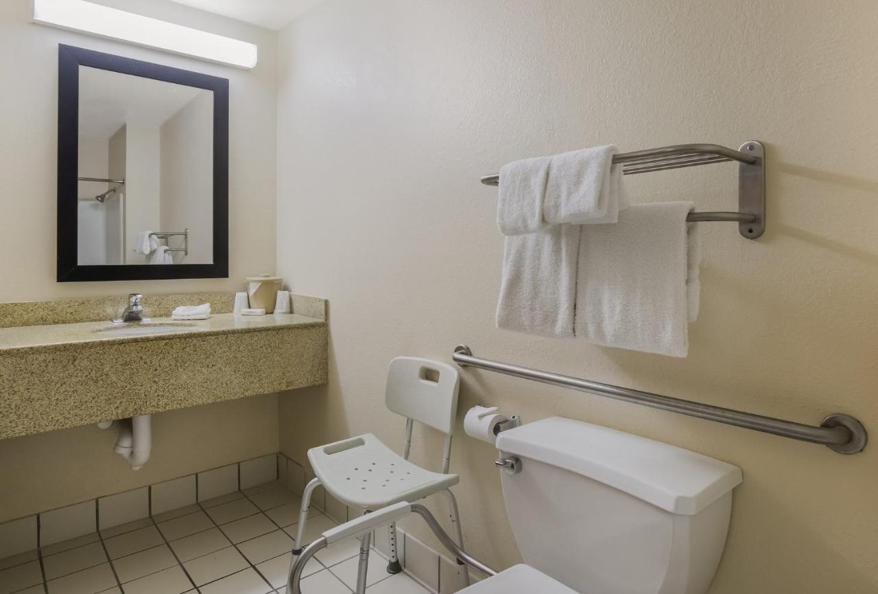 Red Roof Inn & Suites Knoxville East Buitenkant foto